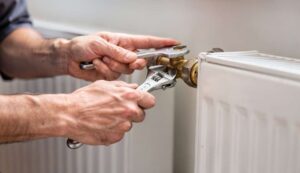 Comment changer un robinet de radiateur en quelques minutes sans vidanger toute l&rsquo;installation : l&rsquo;astuce secrète des plombiers